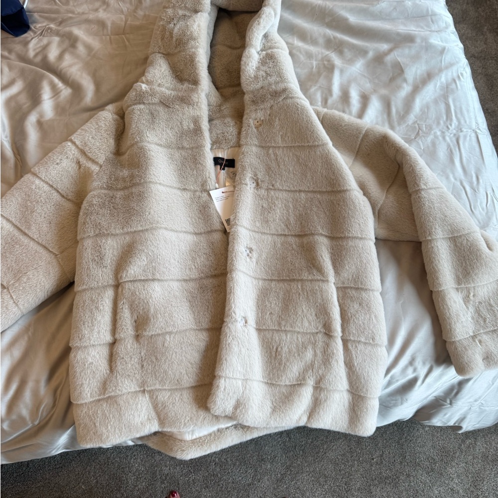 Quince Plush Faux Fur Jacket in Cream - Picture 4 of 6